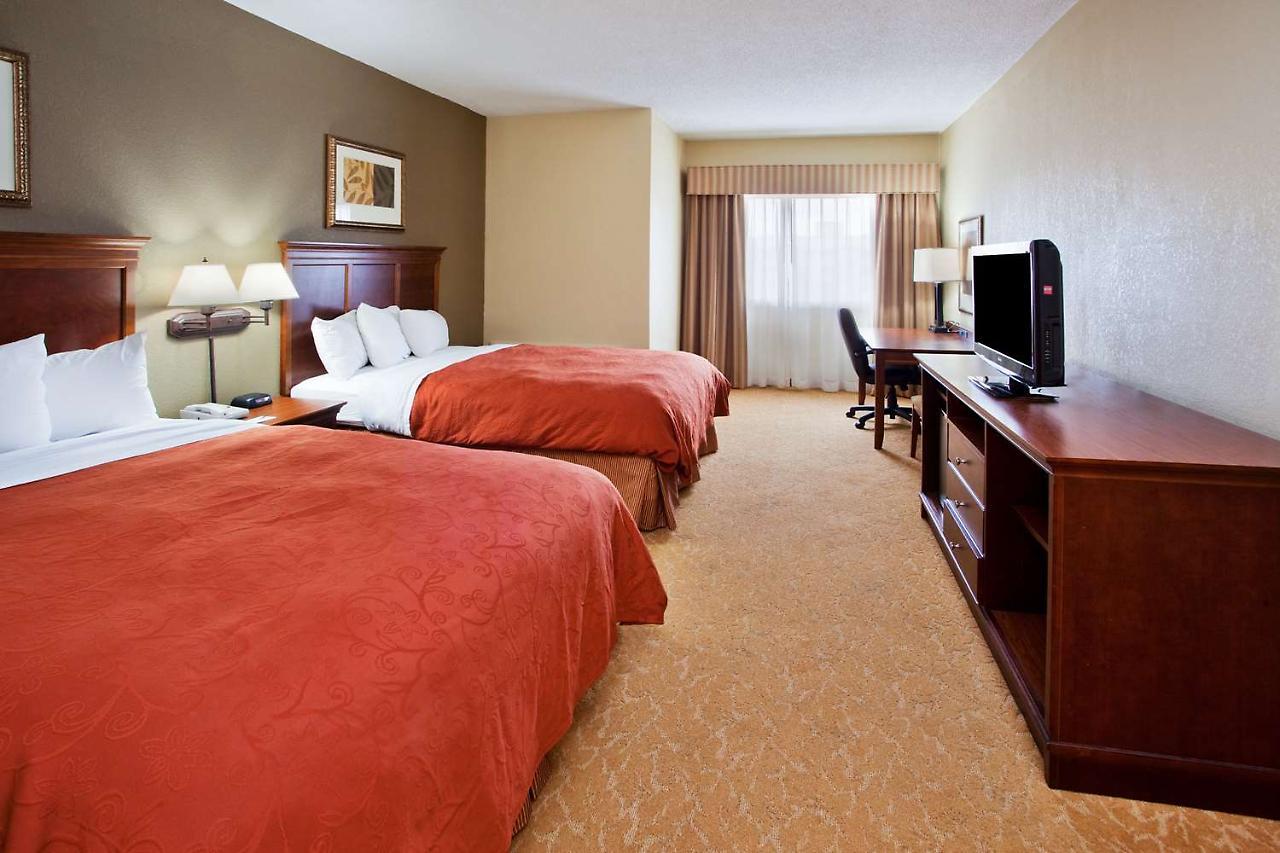Hotel Country & By Radisson, Downtown