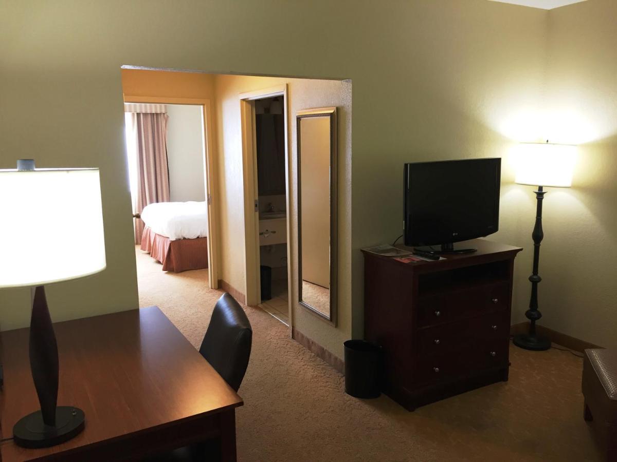 Country & By Radisson, Downtown